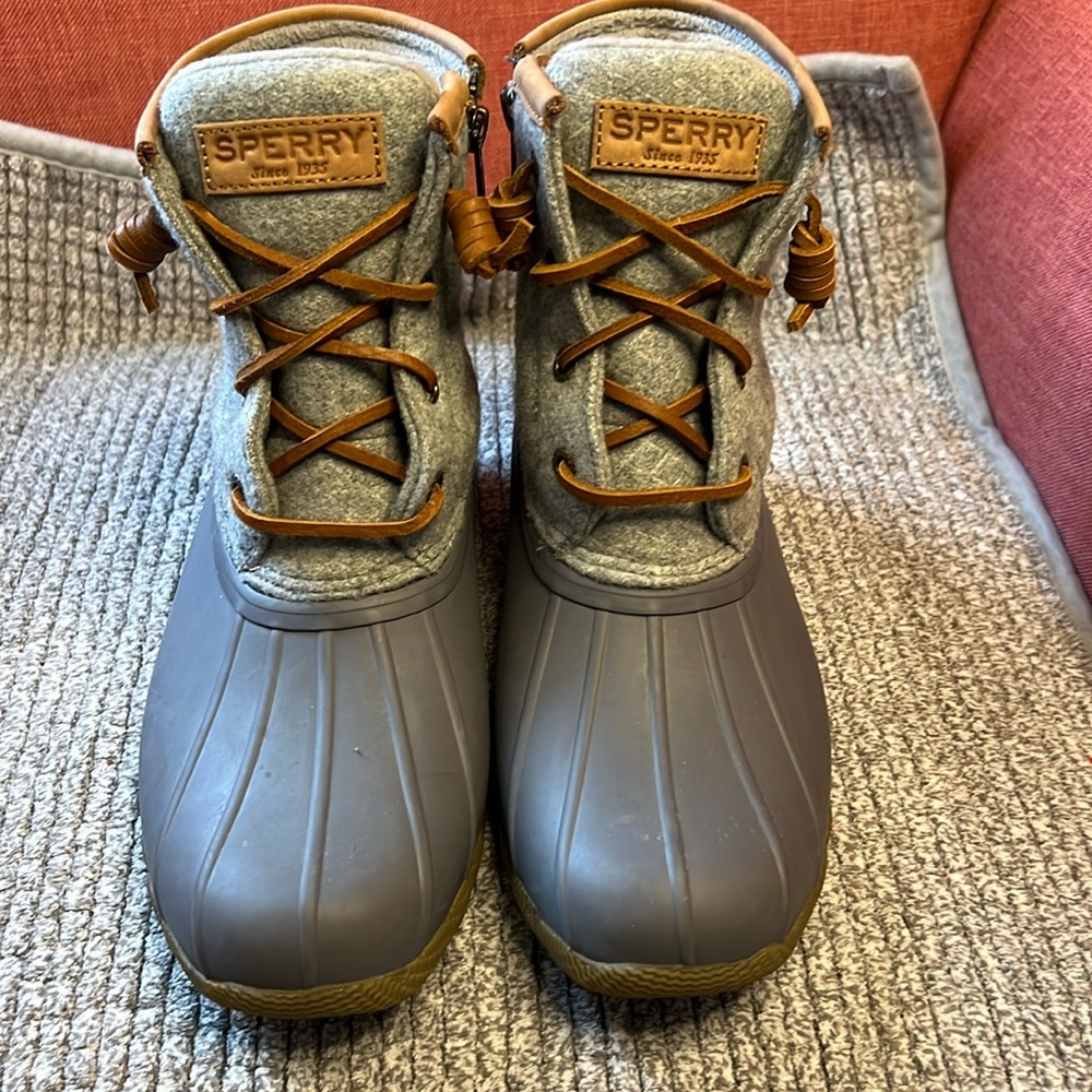 SPERRY SALTWATER WOOL-EMBOSS RUBBER BOOTS